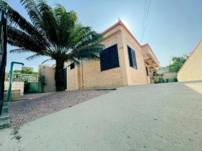 Casa com localização privilegiada e espaçosa à 5min a pé do mar